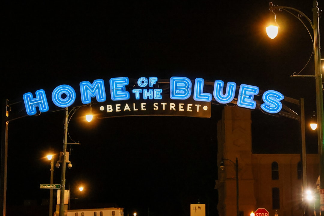 Memphis street scene resembling Lyon